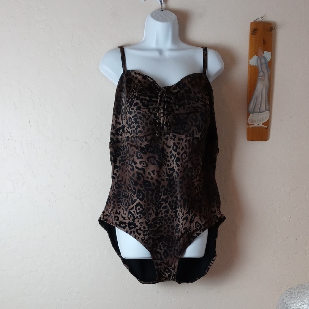Embrace Your Curves By Miracle Brands Leopard Print Swimsuit